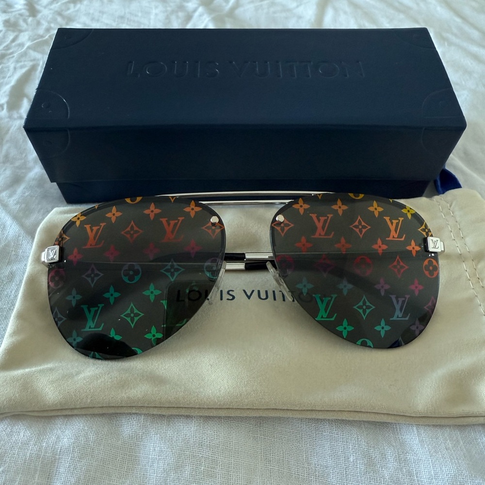 LOUIS VUITTON Rainbow Silveryone Metal Clockwise Monogram Sunglasses - Z1595W
